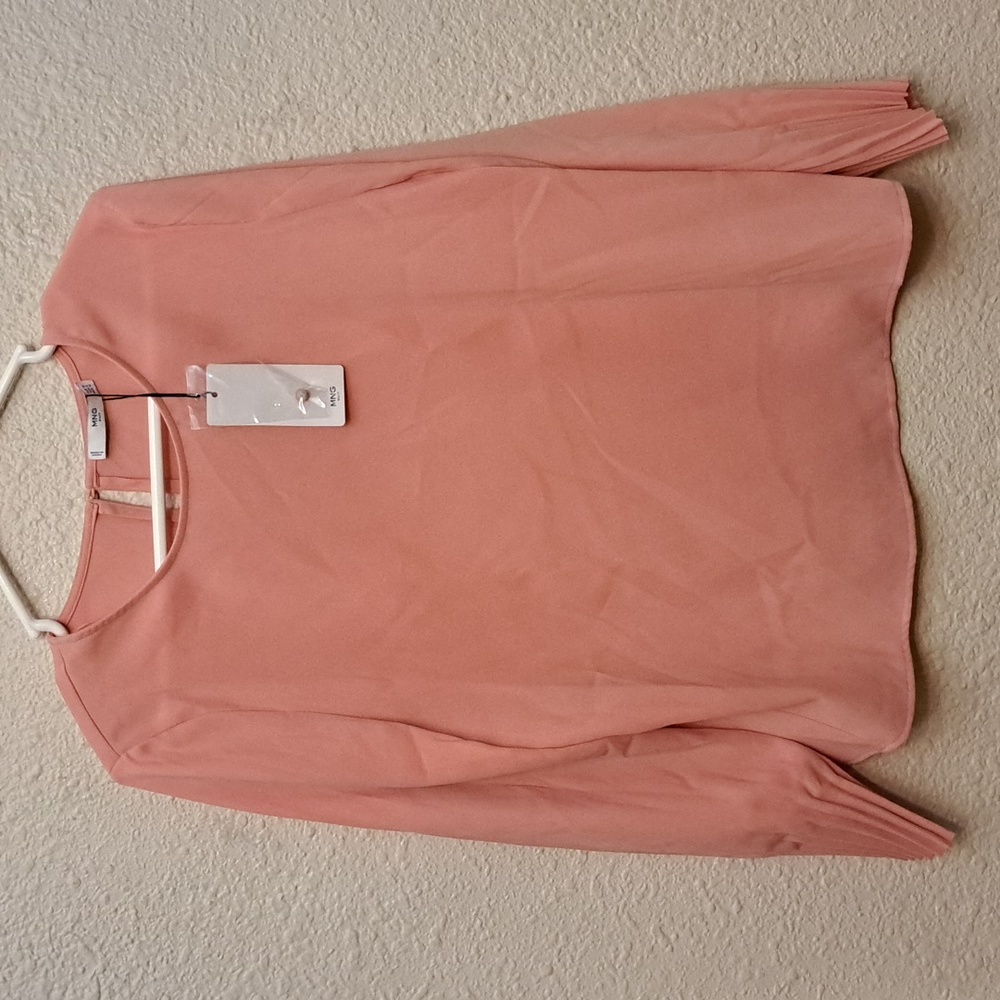 MNG(Mango) Blouse. With Key Hole Back Size Womens USA 6 ,EUR Medium